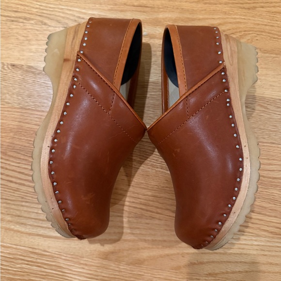 Stylish Tan Leather Mules - Picture 4 of 7